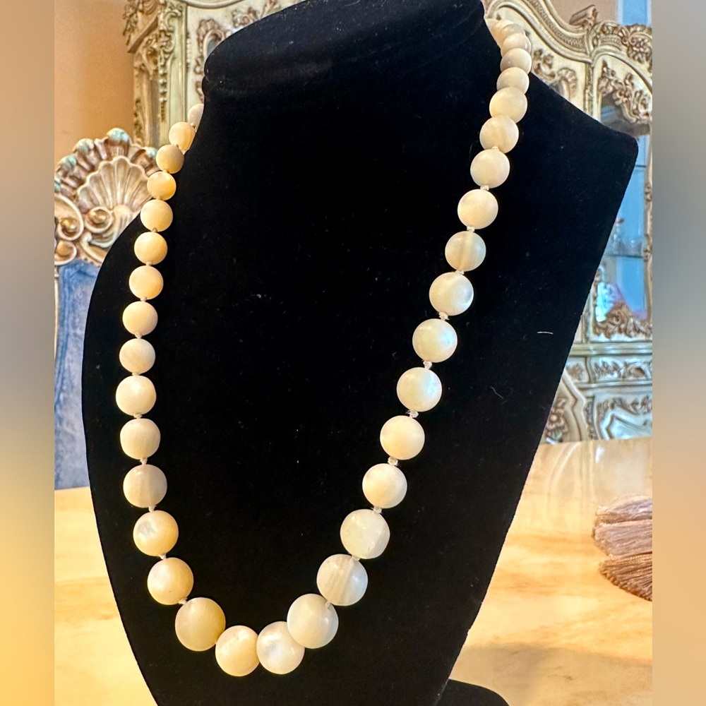 stunning vintage pearls individually Knotted extremely expensive